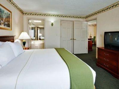 Comfort & - West Chester Hotel