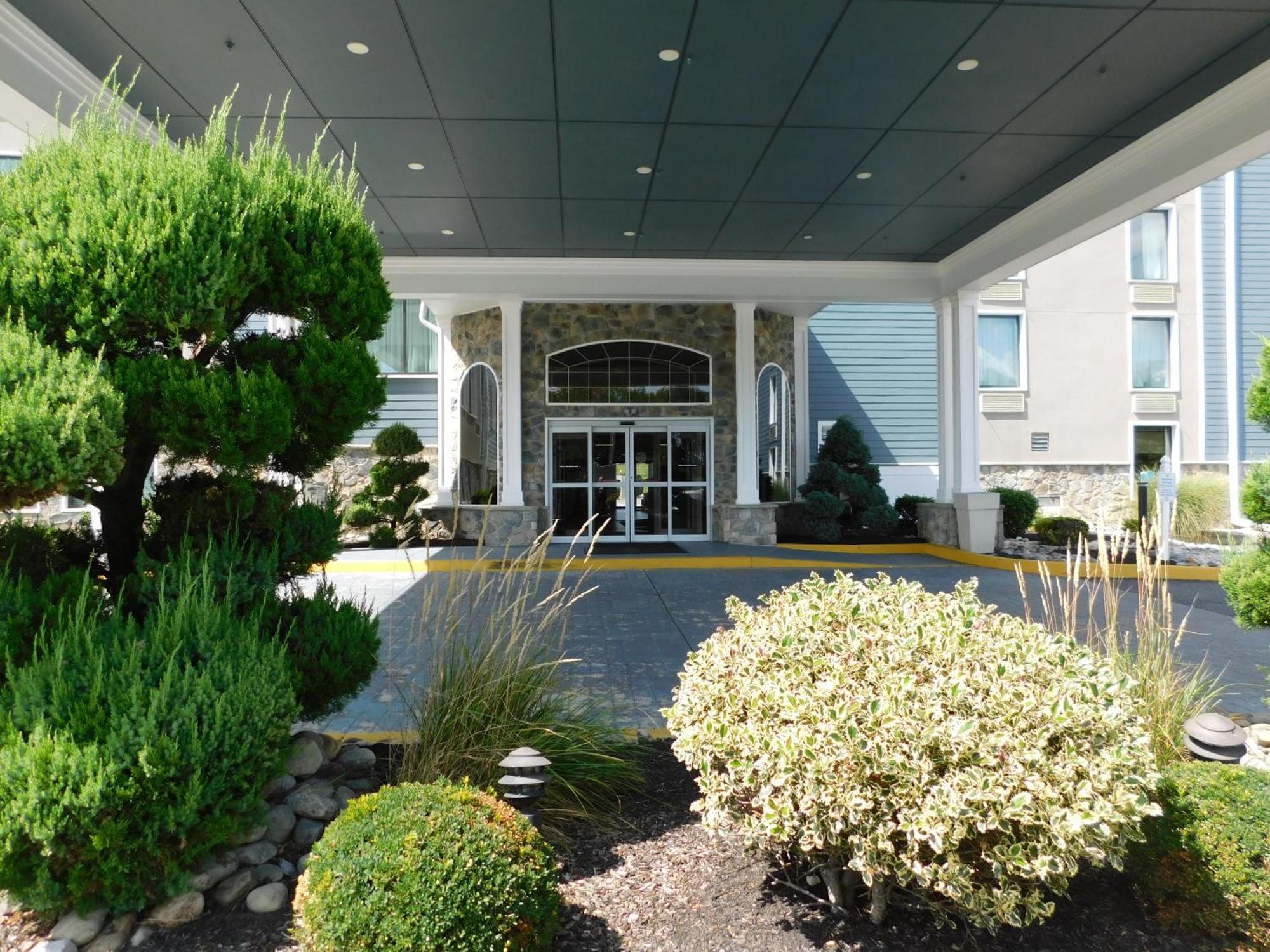 Comfort & - West Chester Hotel