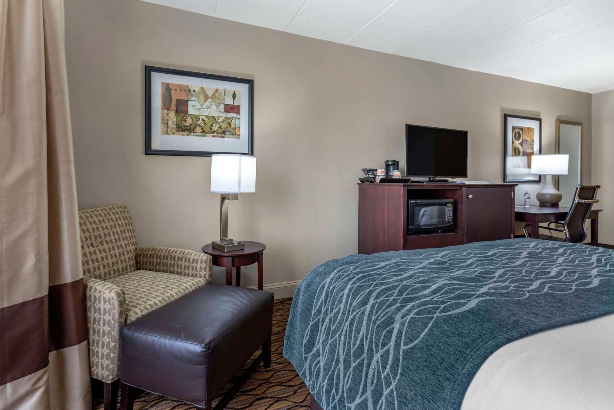 Comfort & - West Chester Hotel