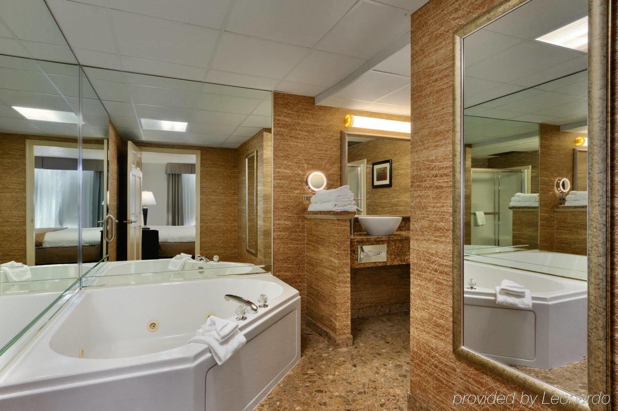 Comfort & - West Chester Hotel 3*